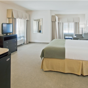 Holiday Inn Express & Suites Marathon