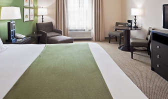 Holiday Inn Express & Suites Marathon