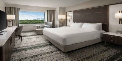 Deluxe king room with TV screen and amazing view at the Signia by Hilton Orlando Bonnet Creek.