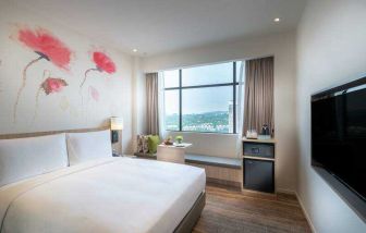 Comfortable queen guest room at the Hilton Garden Inn Kuala Lumpur Jalan Tuanku Abdul Rahman South.