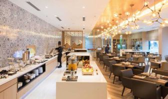 Elegant restaurant area with buffet at the Hilton Garden Inn Kuala Lumpur Jalan Tuanku Abdul Rahman North.