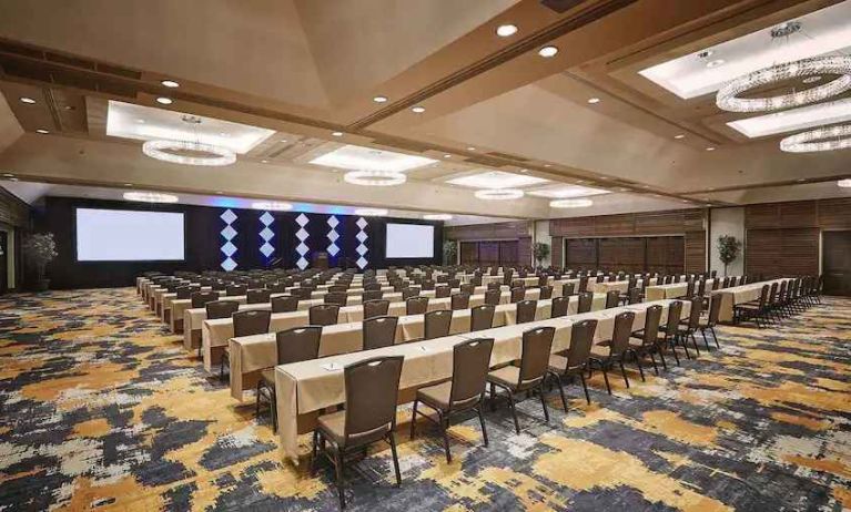 Spaciuos and comfortable conference room perfect for every business meeting at the Hilton Phoenix Resort at the Peak.