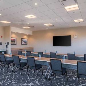 Spacious, professional meeting room at Hampton Inn Chicago North-Loyola Station.