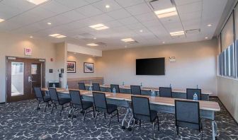 Spacious, professional meeting room at Hampton Inn Chicago North-Loyola Station.