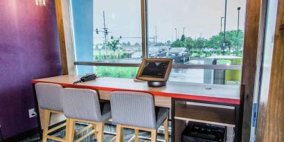 Quiet coworking space with natural light at Tru by Hilton Bowling Green.