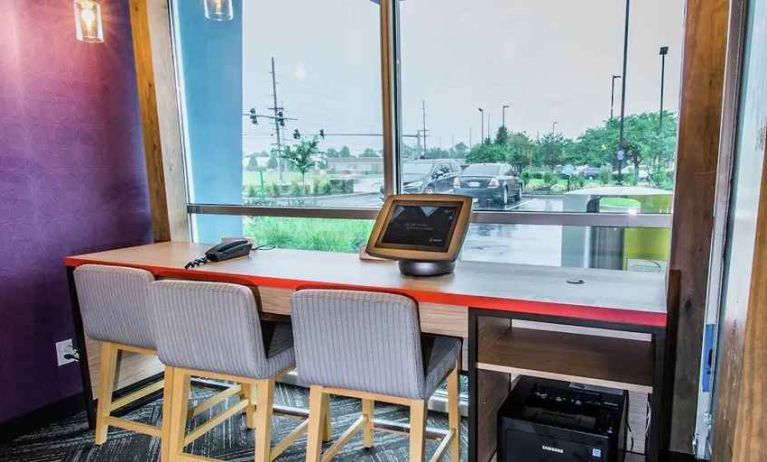 Quiet coworking space with natural light at Tru by Hilton Bowling Green.