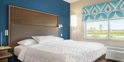 King-sized room with natural light at Tru by Hilton Milwaukee Brookfield.