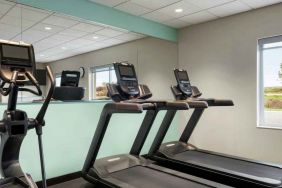 Equipped fitness center at Tru by Hilton Milwaukee Brookfield.