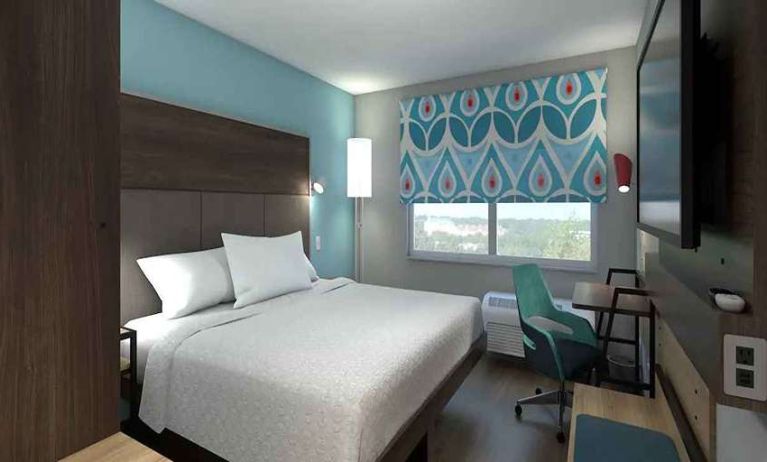 Delux king bed with work desk at Tru by Hilton Edinburg.