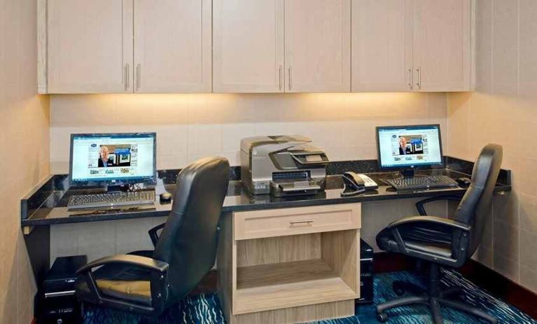 Professional, well-equipped coworking space and work desk at Hampton Inn & Suites Ocean City/Bayfront-Convention Center.