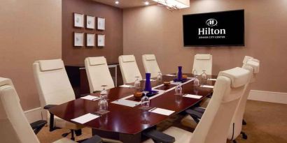 Meeting room perfect for every business appointment at the Hilton Denver City Center.