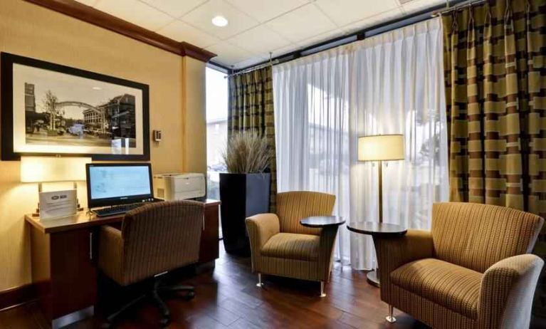 Working station with computer at the Hampton Inn Chicago-Gurnee.