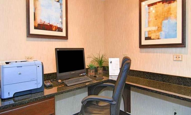 dedicated work station with computer and printer at Hampton Inn Gainesville.