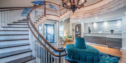 Stylish lobby area at the Hampton Inn & Suites Amelia Island-Historic Harbor Front.