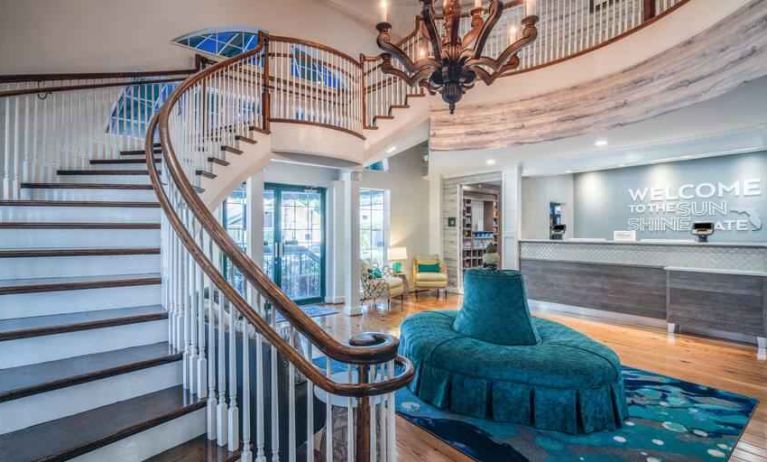 Stylish lobby area at the Hampton Inn & Suites Amelia Island-Historic Harbor Front.