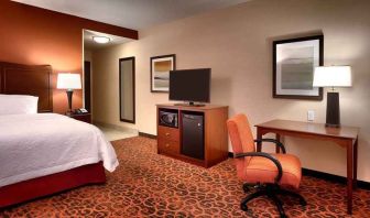 Beautiful delux king room with work area at Hampton Inn Omaha/West-Dodge Road (Old Mill).