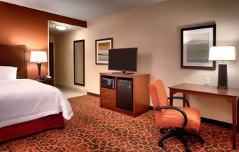 Beautiful delux king room with work area at Hampton Inn Omaha/West-Dodge Road (Old Mill).