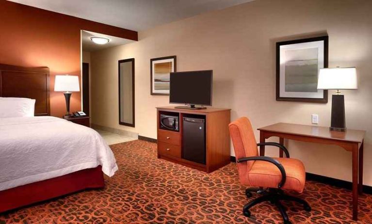 Beautiful delux king room with work area at Hampton Inn Omaha/West-Dodge Road (Old Mill).