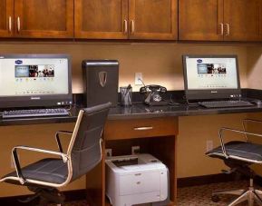 dedicated workstation for all business needs at Hampton Inn Omaha/West-Dodge Road (Old Mill).
