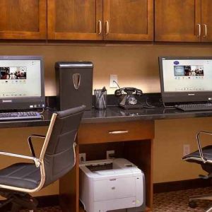 dedicated workstation for all business needs at Hampton Inn Omaha/West-Dodge Road (Old Mill).