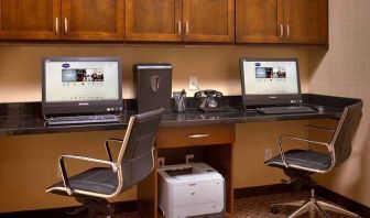 dedicated workstation for all business needs at Hampton Inn Omaha/West-Dodge Road (Old Mill).