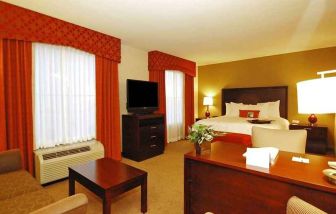 delux king suite with work desk at Hampton Inn & Suites Phoenix/Gilbert, AZ.