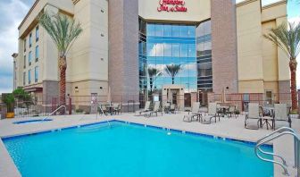 beautiful outdoor pool aat Hampton Inn & Suites Phoenix/Gilbert, AZ.