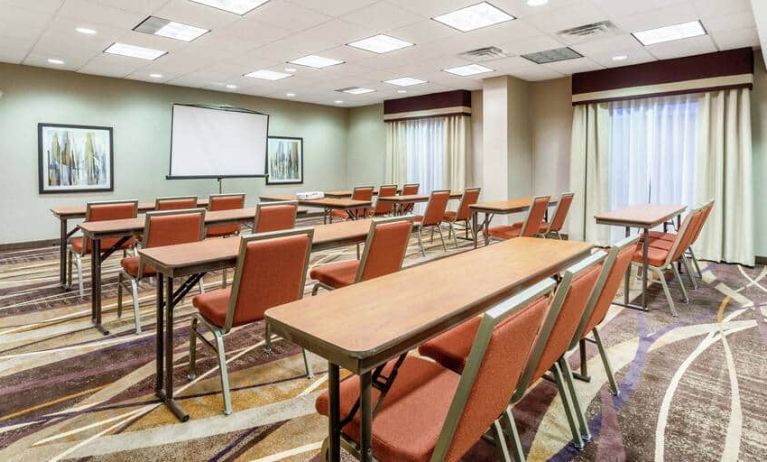 Spacious meeting room at the Hampton Inn & Suites Chicago-Libertyville