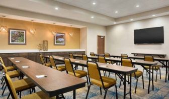 professional, well-equipped meeting and conference room at Hampton Inn Salt Lake City Cottonwood.