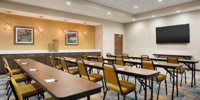 professional, well-equipped meeting and conference room at Hampton Inn Salt Lake City Cottonwood.