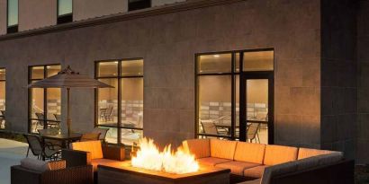 beautiful outdoor patio with comfortable seating and coworking space at Hampton Inn Salt Lake City Cottonwood.