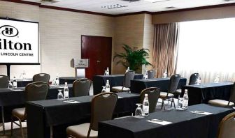 Meeting room perfect for every business appointment at the Hilton Dallas Lincoln Centre.