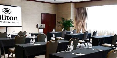 Meeting room perfect for every business appointment at the Hilton Dallas Lincoln Centre.