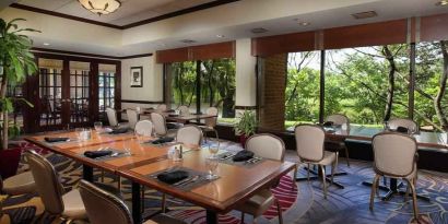 Bright and elegant meeting room at the DoubleTree by Hilton Lisle-Naperville.