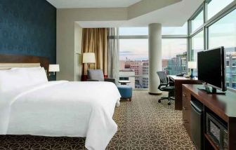 Bright king room with working station at the Hilton Garden Inn Washington DC/Georgetown Area.