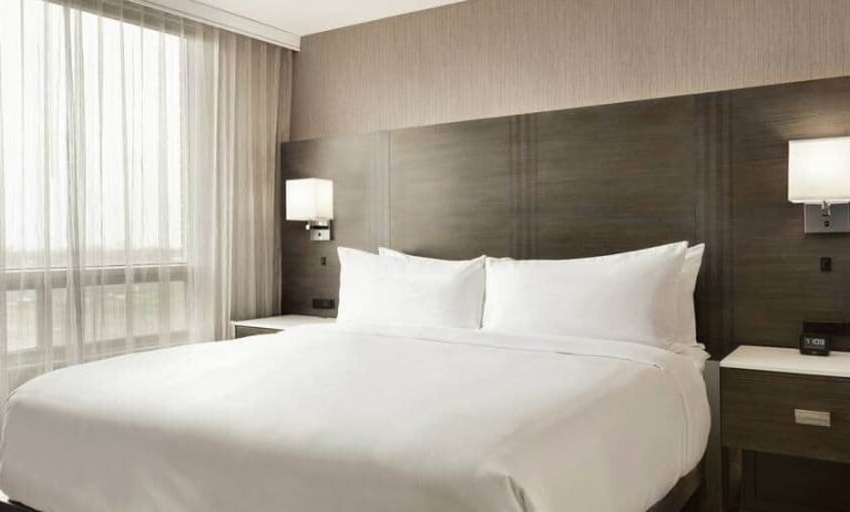 1 queen bed at the Embassy Suites by Hilton Montreal Airport