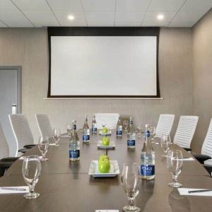 Meeting room at the Embassy Suites by Hilton Montreal Airport