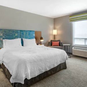 Day use room with natural light at Hampton Inn & Suites By Hilton Edmonton/West.