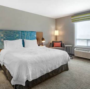 Day use room with natural light at Hampton Inn & Suites By Hilton Edmonton/West.