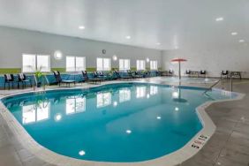 Indoor pool at the Hampton Inn & Suites by Hilton Edmont