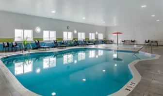 Indoor pool at the Hampton Inn & Suites by Hilton Edmont