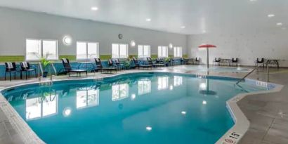 Indoor pool at the Hampton Inn & Suites by Hilton Edmont