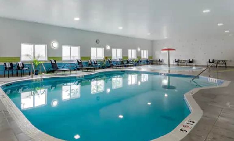 Indoor pool at the Hampton Inn & Suites by Hilton Edmont