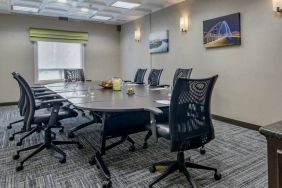 Meeting room at the Hampton Inn & Suites by Hilton Edmont