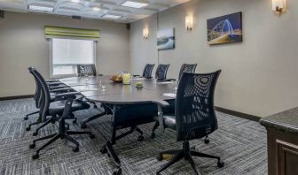 Meeting room at the Hampton Inn & Suites by Hilton Edmont