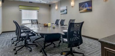 Meeting room at the Hampton Inn & Suites by Hilton Edmont