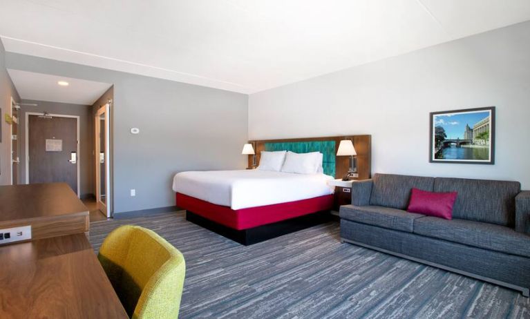 Spacious king suite with 1 king bed, sofabed and desk at the Hampton Inn & Suites Outtawa West