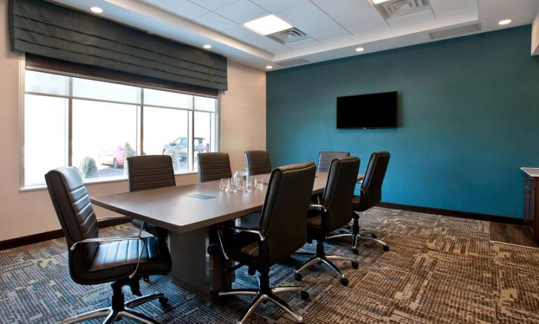 Meeting room at the Hampton Inn & Suites Outtawa West