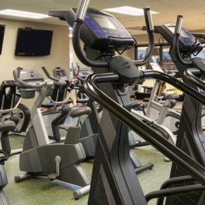 Fitness center at the Hilton Mississauga Meadowvale