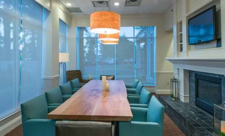 Bright meeting room at the Hilton Garden Inn Tallahassee Central.